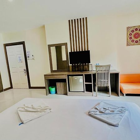 Cocoon Patong Hotel Bagian luar foto