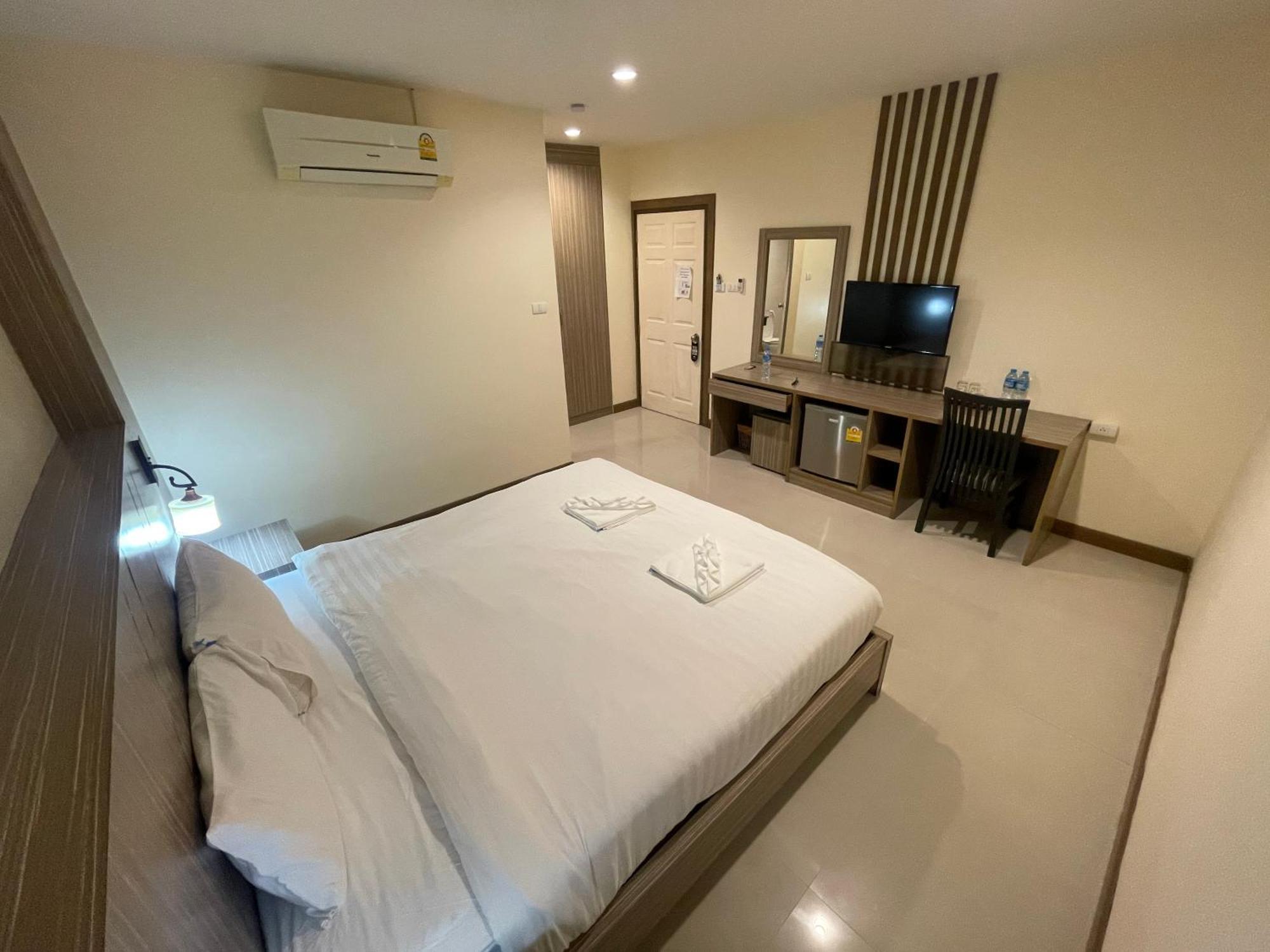 Cocoon Patong Hotel Bagian luar foto