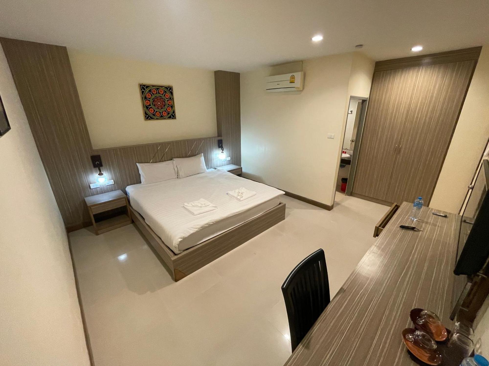 Cocoon Patong Hotel Bagian luar foto