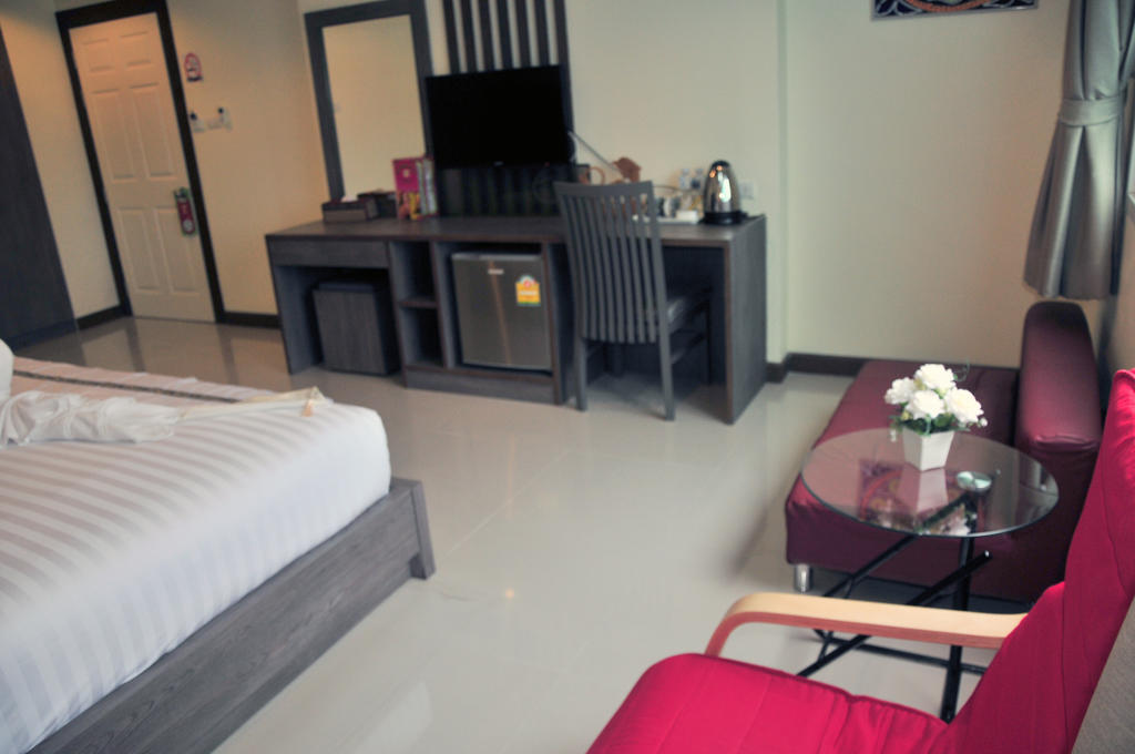 Cocoon Patong Hotel Bagian luar foto