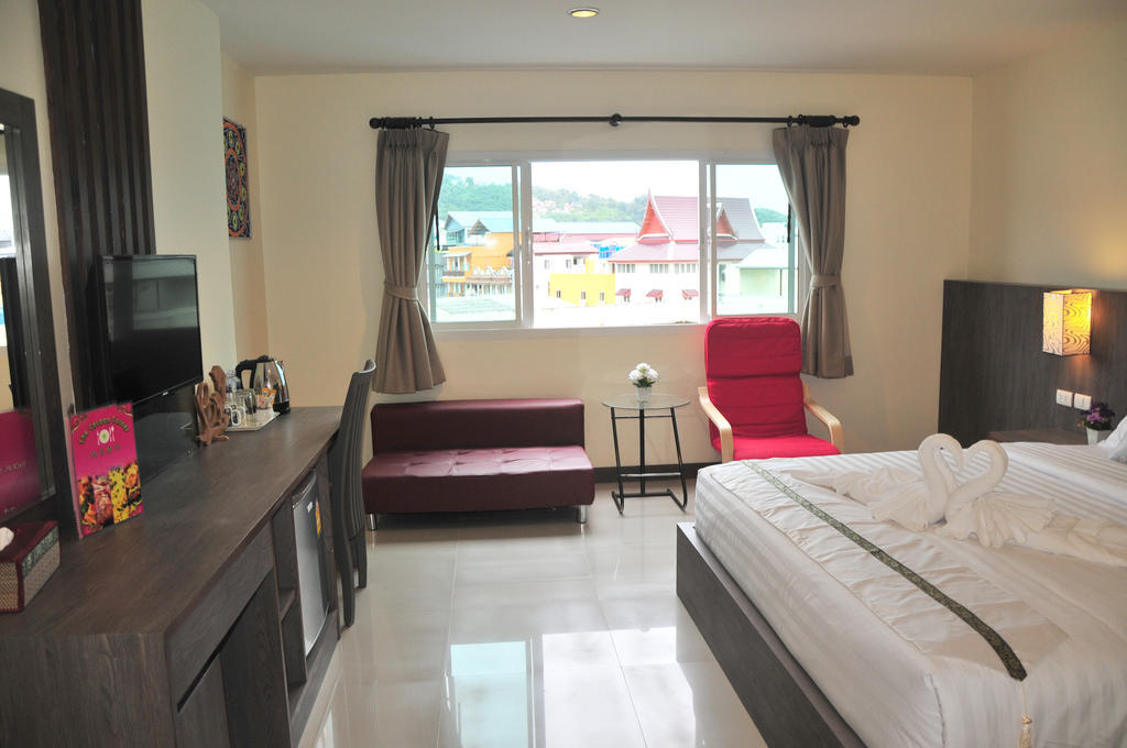 Cocoon Patong Hotel Bagian luar foto