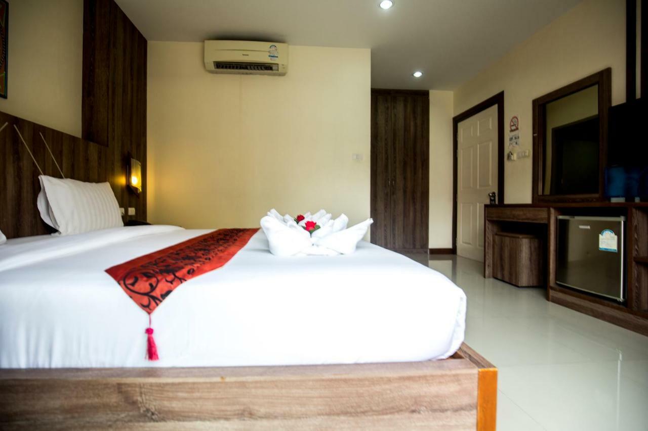 Cocoon Patong Hotel Bagian luar foto