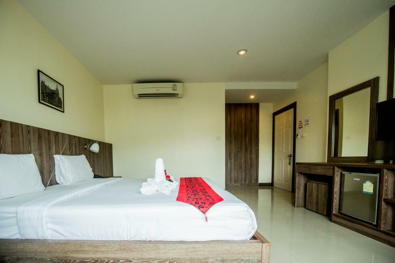 Cocoon Patong Hotel Bagian luar foto